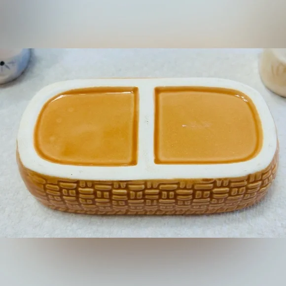 Vintage Pigs in basket salt & pepper shakers. - Picture 4 of 8